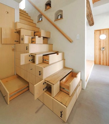 Quoi de plus pratique que d'utiliser les escaliers pour maximiser pleinement l'espace de la maison ? Voilà des tiroirs discrets qui deviendront vos meilleurs alliés 