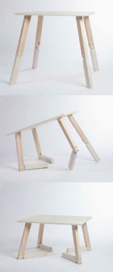 Voilà une table pratique simple et déco qui fera bien des heureux ! En bois, cette table haute est facilement modulable en table basse grâce à ses pieds pliables !