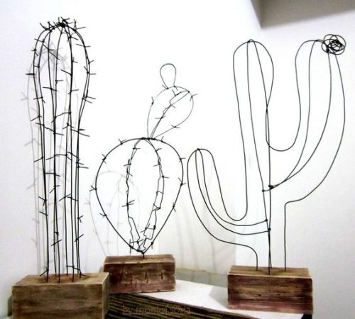 Cactus en fils métalliques noirs pour une déco moderne et artistique inspirée de la tendance cactus.