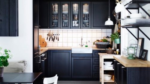 Cuisine foncée moderne et stylée
