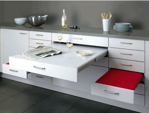 Table et tabourets en tiroirs intégrés au meuble cuisine Table et tabourets en tiroirs intégrés au meuble cuisine