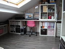 Bureau organisé sous pente