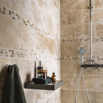 Pierre naturelle dans une douche