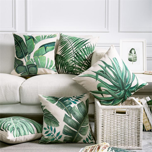 coussins imprimés de plantes, touche déco toute en verdure