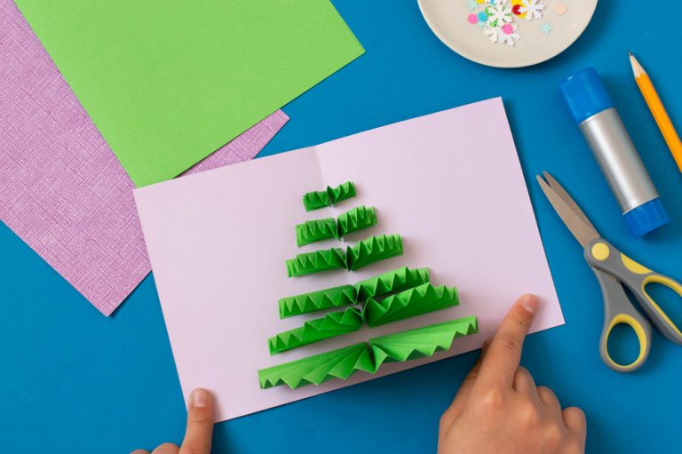 DIY : créer une carte de Noël avec un sapin en 3D
