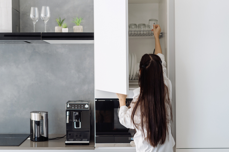 Organiser les placards de la cuisine